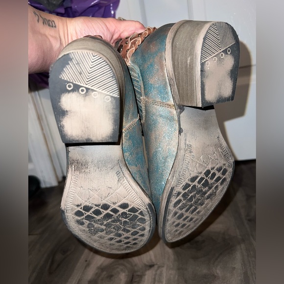 Correl Cycle-G Studded Leather Ankle Boot - Picture 4 of 6